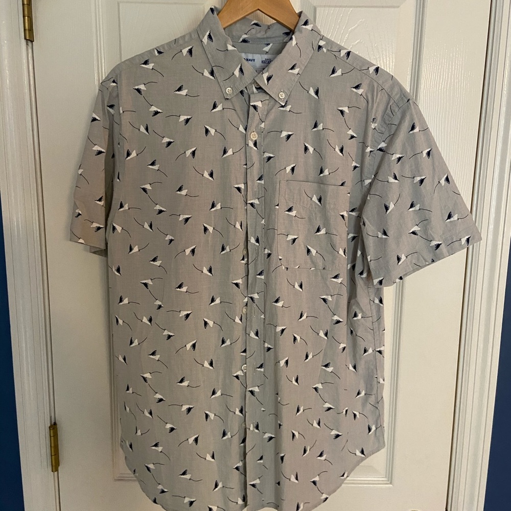 Old Navy Men’s L Polo. Slim Fit. String rays.